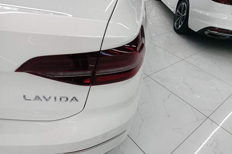 Used Volkswagen Lavida 2019 1.5L Automatic Comfort Edition China VI Standard Exterior 3