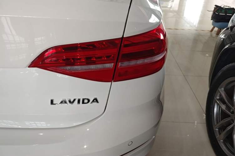Used Volkswagen Lavida 2019 1.5L Automatic Comfort Edition China VI Standard Exterior 3