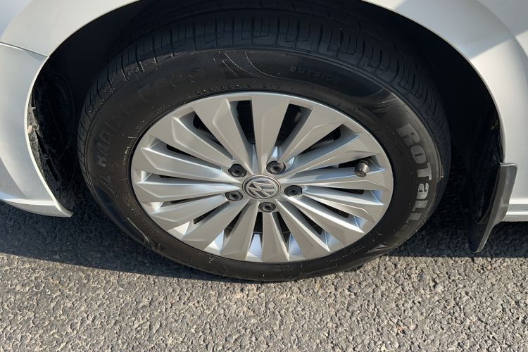 Used Volkswagen Lavida 2019 1.5L Automatic Comfort Edition China VI Standard Exterior 3
