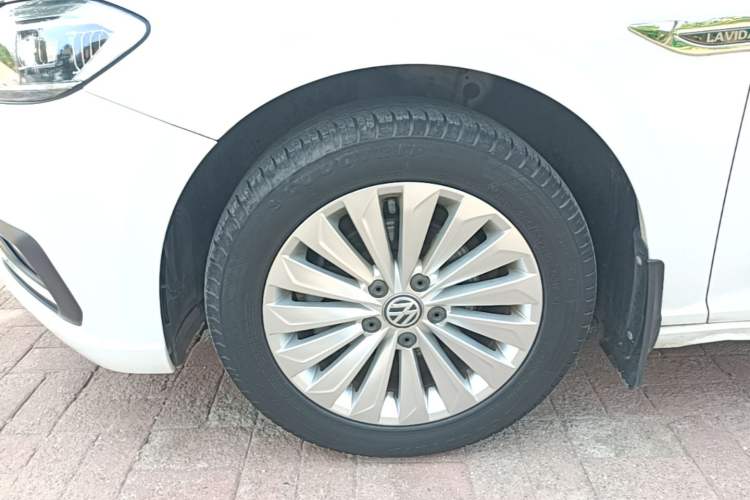 Used Volkswagen Lavida 2019 1.5L Automatic Comfort Edition China VI Standard Exterior 4
