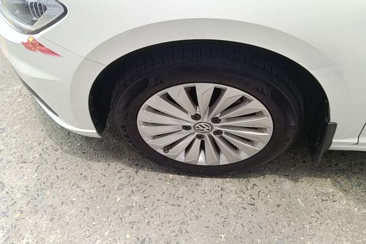 Used Volkswagen Lavida 2019 1.5L Automatic Comfort Edition China VI Standard Exterior 4