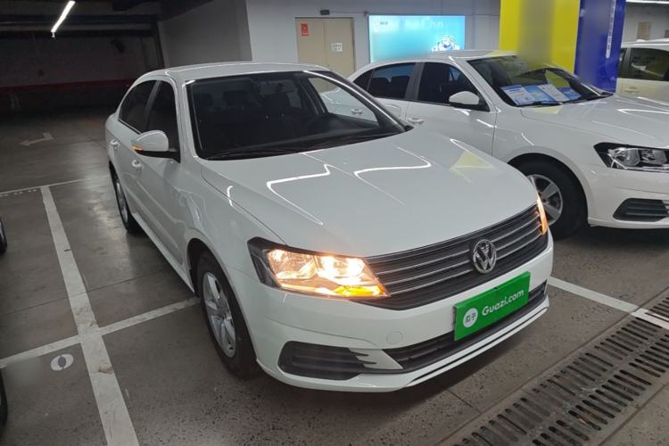 Used Volkswagen Lavida 2019 Lavida Start 1.5L Manual Fashion Edition China VI Standard Front Right 45 Deg