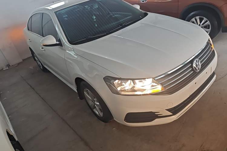 Used Volkswagen Lavida 2019 Lavida Start 1.5L Manual Fashion Edition China VI Standard Front Right 45 Deg