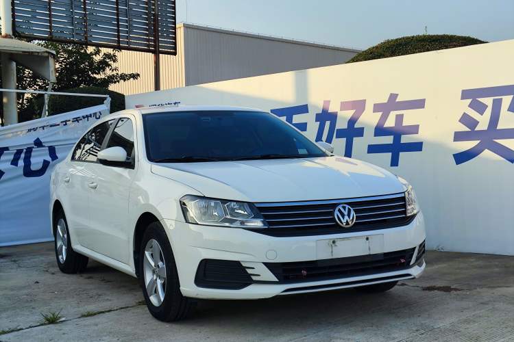 Used Volkswagen Lavida 2019 Lavida Start 1.5L Manual Fashion Edition China VI Standard Front Right 45 Deg