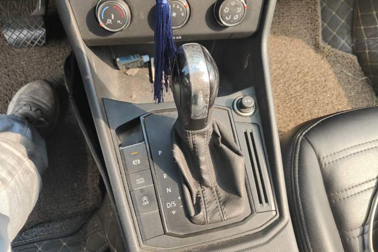Used Volkswagen Lavida 2019 1.5L Automatic Fashion Edition China VI Gear Lever