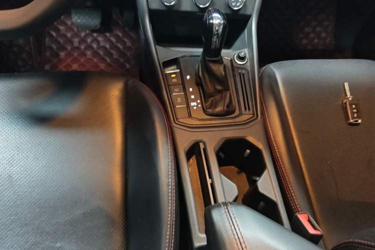 Used Volkswagen Lavida 2019 1.5L Automatic Fashion Edition China VI Gear Lever