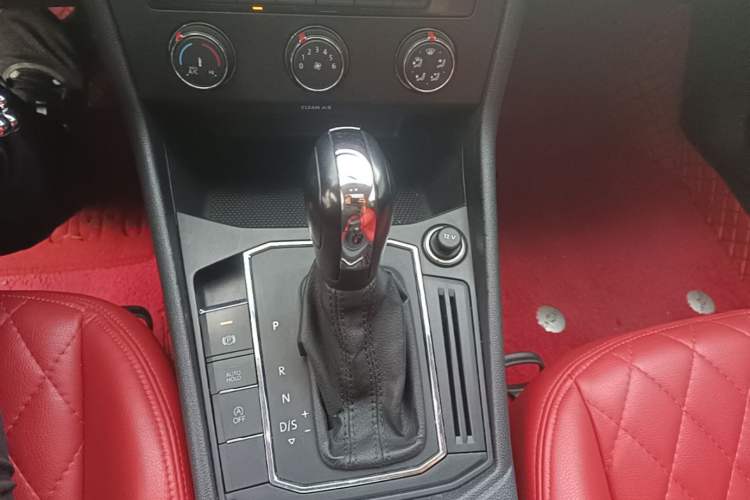Used Volkswagen Lavida 2019 1.5L Automatic Vision Edition China VI Standard Gear Lever