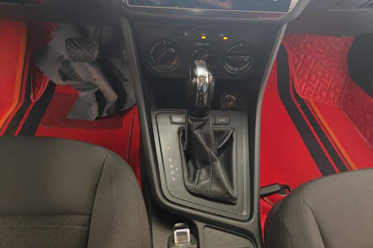 Used Volkswagen Lavida 2019 Lavida Start 1.5L Automatic Trendy Version China VI Standard Gear Lever