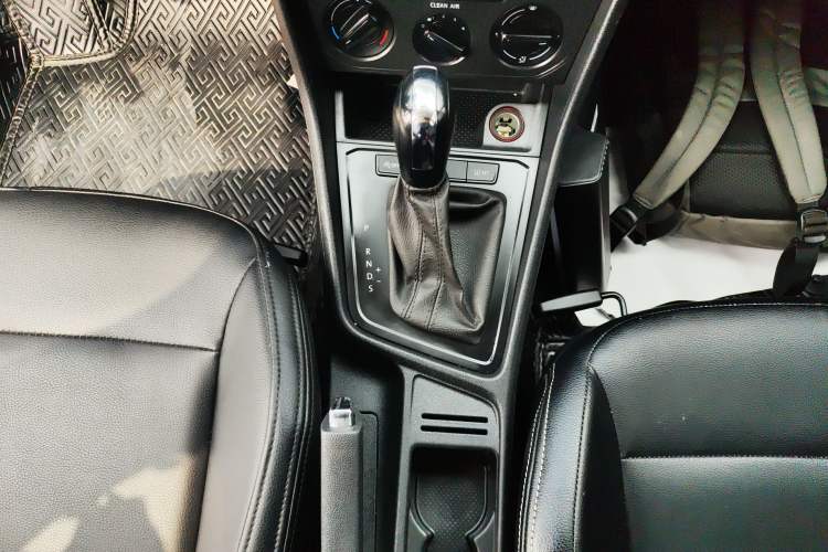 Used Volkswagen Lavida 2019 Lavida Start 1.5L Automatic Trendy Version China VI Standard Gear Lever