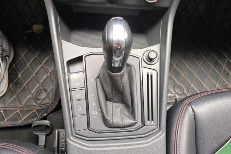Used Volkswagen Lavida 2019 1.5L Automatic Fashion Edition China VI Gear Lever