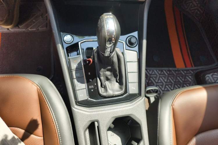 Used Volkswagen Lavida 2019 280TSI DSG Luxury Edition China VI Standard Gear Lever
