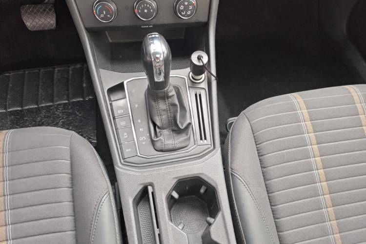Used Volkswagen Lavida 2019 280TSI DSG Comfort Edition China VI standard Gear Lever