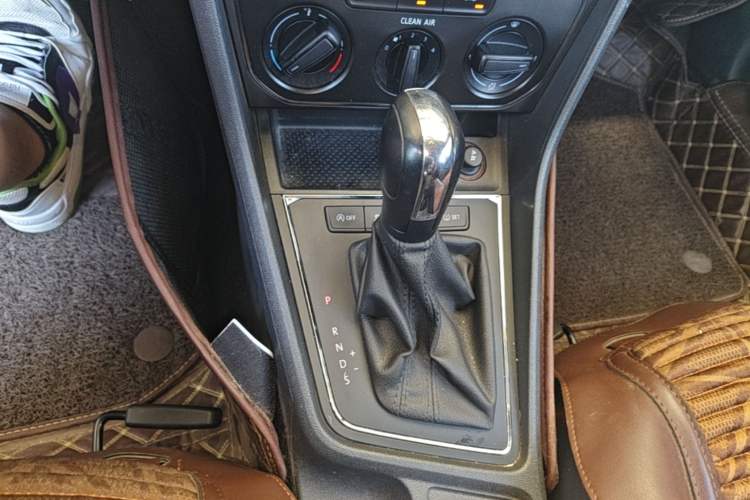 Used Volkswagen Lavida 2019 Lavida Start 1.5L Automatic Comfort Edition China VI Standard Gear Lever