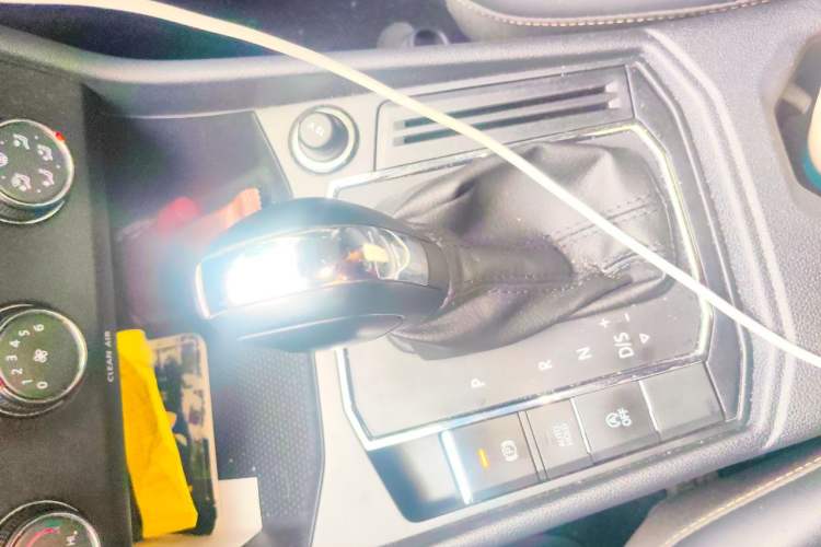 Used Volkswagen Lavida 2019 1.5L Automatic Comfort Edition China VI Standard Gear Lever