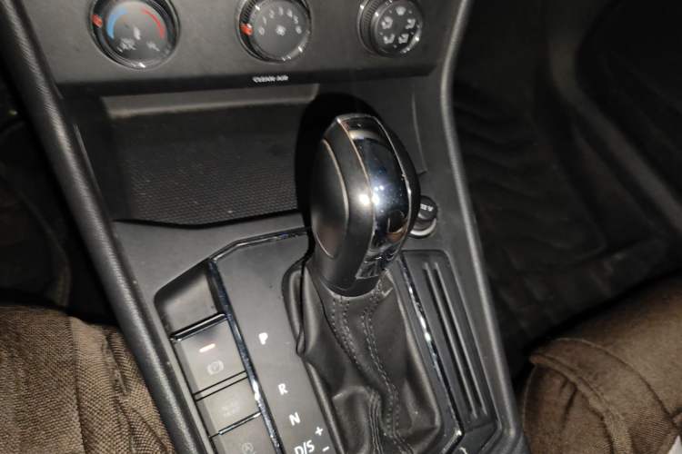 Used Volkswagen Lavida 2019 1.5L Automatic Vision Edition China VI Standard Gear Lever
