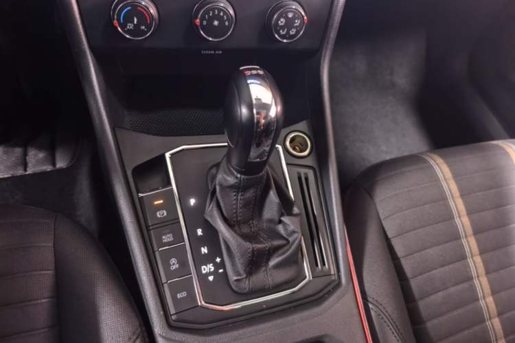 Used Volkswagen Lavida 2019 280TSI DSG Comfort Edition China VI standard Gear Lever