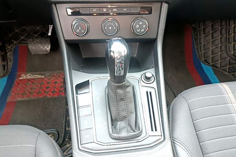 Used Volkswagen Lavida 2019 280TSI DSG Comfort Edition China VI standard Gear Lever