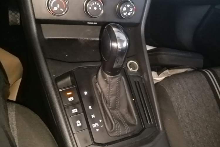 Used Volkswagen Lavida 2019 1.5L Automatic Fashion Edition China VI Gear Lever