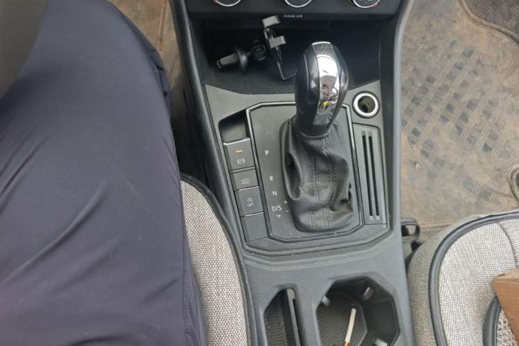 Used Volkswagen Lavida 2019 1.5L Automatic Fashion Edition China VI Gear Lever