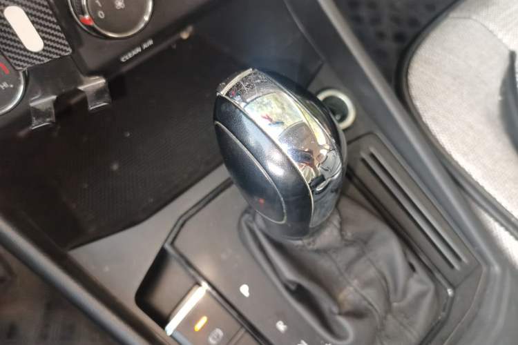Used Volkswagen Lavida 2019 1.5L Automatic Fashion Edition China VI Gear Lever