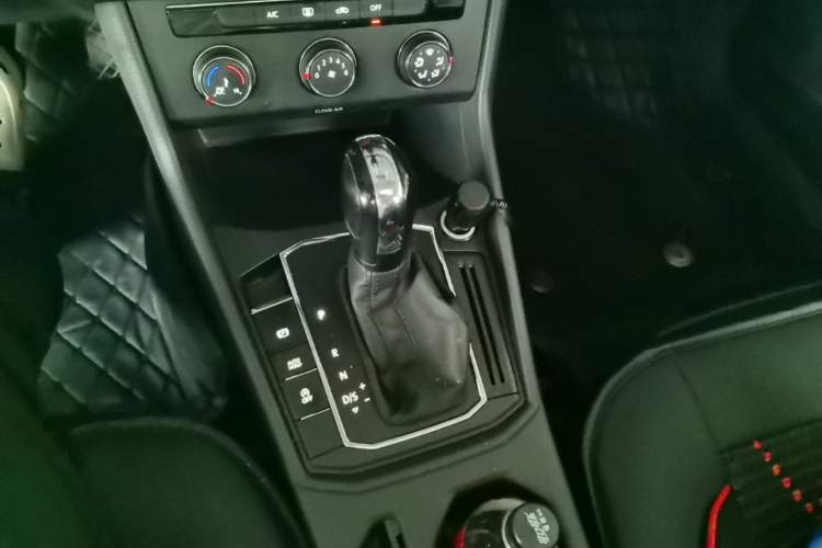 Used Volkswagen Lavida 2019 1.5L Automatic Vision Edition China VI Standard Gear Lever