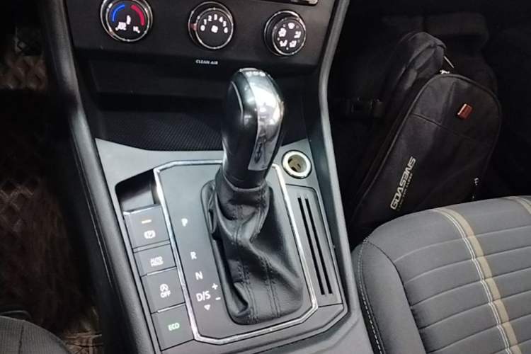 Used Volkswagen Lavida 2019 280TSI DSG Comfort Edition China VI standard Gear Lever
