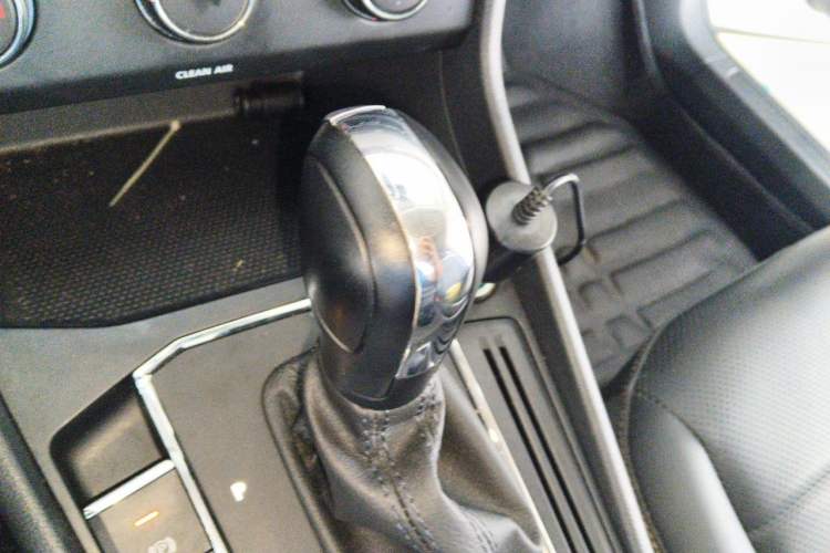 Used Volkswagen Lavida 2019 1.5L Automatic Comfort Edition China VI Standard Gear Lever