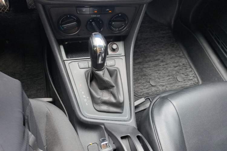 Used Volkswagen Lavida 2019 Lavida Start 1.5L Automatic Trendy Version China VI Standard Gear Lever