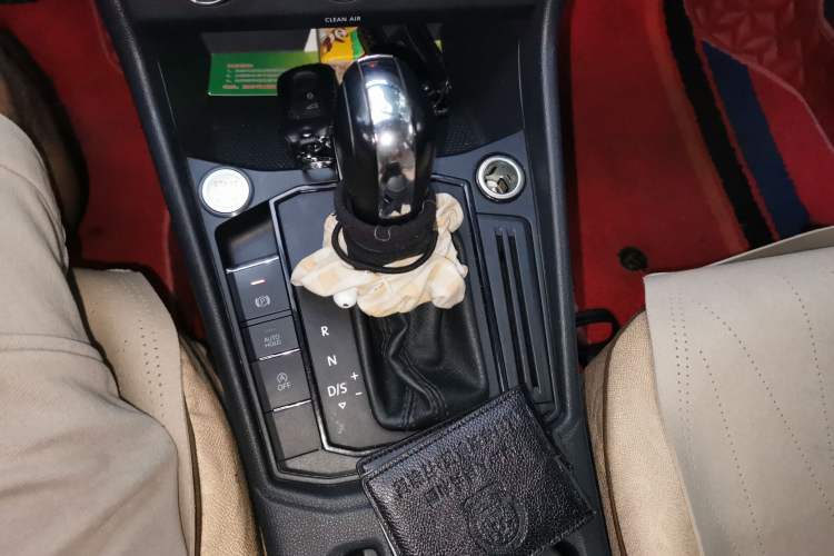 Used Volkswagen Lavida 2019 1.5L Automatic Fashion Edition China VI Gear Lever