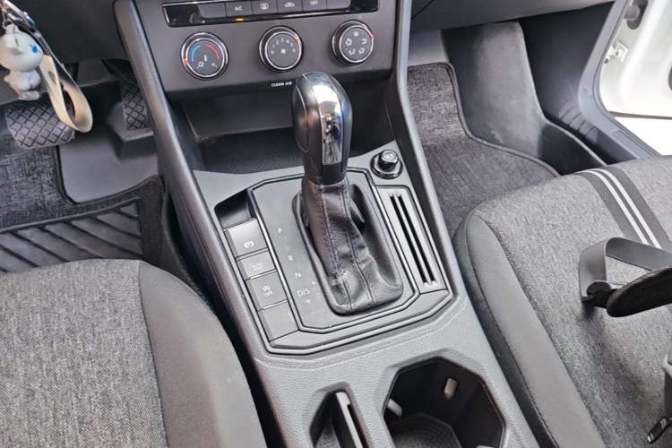 Used Volkswagen Lavida 2019 1.5L Automatic Comfort Edition China VI Standard Gear Lever