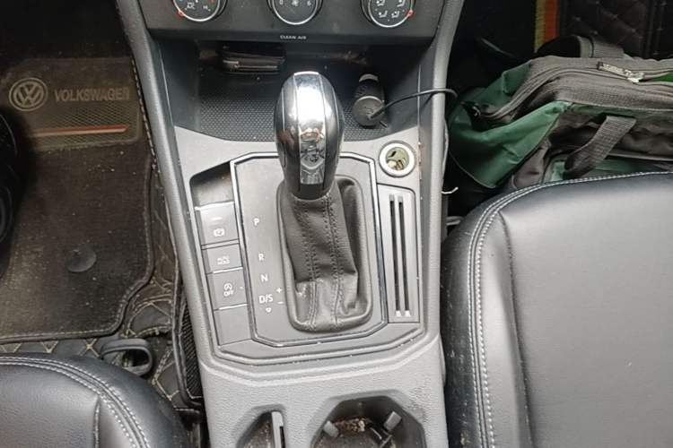 Used Volkswagen Lavida 2019 1.5L Automatic Fashion Edition China VI Gear Lever
