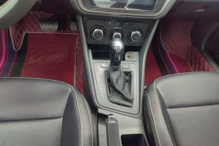 Used Volkswagen Lavida 2019 Lavida Start 1.5L Automatic Trendy Version China VI Standard Gear Lever