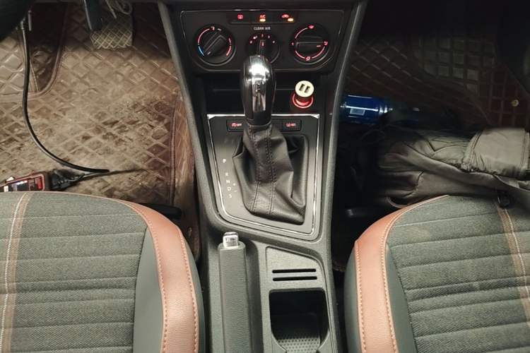 Used Volkswagen Lavida 2019 Lavida Start 1.5L Automatic Comfort Edition China VI Standard Gear Lever