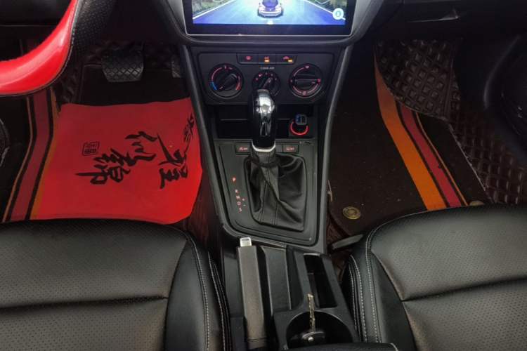 Used Volkswagen Lavida 2019 Lavida Start 1.5L Automatic Trendy Version China VI Standard Gear Lever