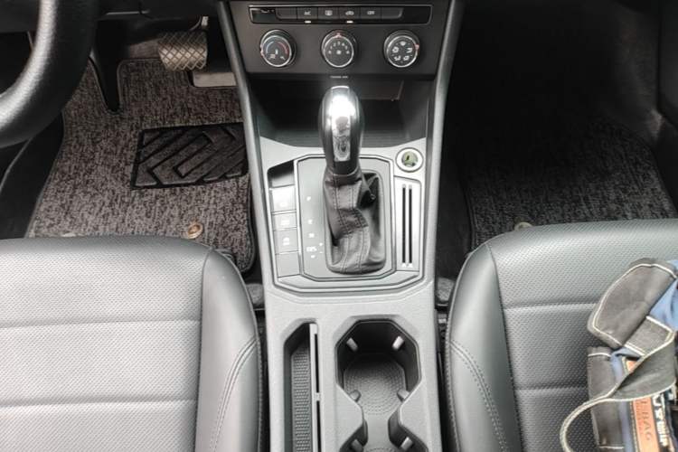 Used Volkswagen Lavida 2019 1.5L Automatic Comfort Edition China VI Standard Gear Lever