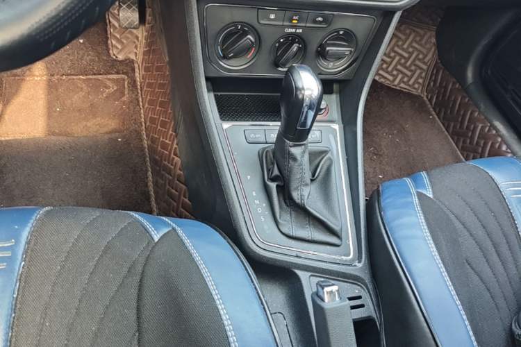 Used Volkswagen Lavida 2019 Lavida Start 1.5L Automatic Comfort Edition China VI Standard Gear Lever