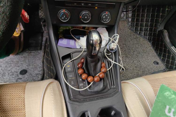 Used Volkswagen Lavida 2019 1.5L Automatic Fashion Edition China VI Gear Lever
