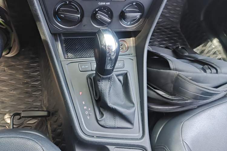 Used Volkswagen Lavida 2019 Lavida Start 1.5L Automatic Trendy Version China VI Standard Gear Lever
