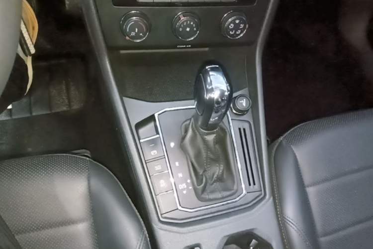 Used Volkswagen Lavida 2019 1.5L Automatic Comfort Edition China VI Standard Gear Lever