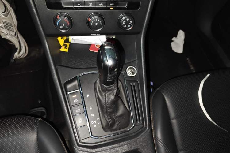 Used Volkswagen Lavida 2019 1.5L Automatic Comfort Edition China VI Standard Gear Lever
