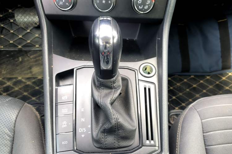 Used Volkswagen Lavida 2019 280TSI DSG Comfort Edition China VI standard Gear Lever