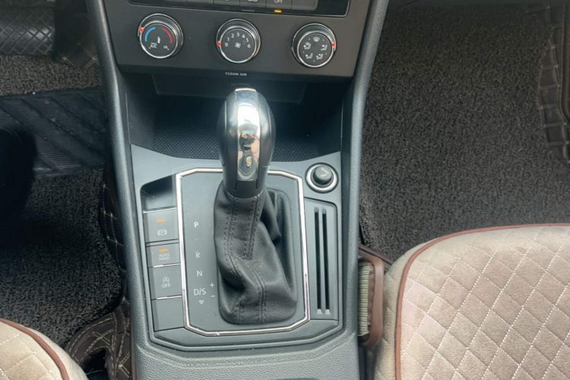 Used Volkswagen Lavida 2019 1.5L Automatic Comfort Edition China VI Standard Gear Lever