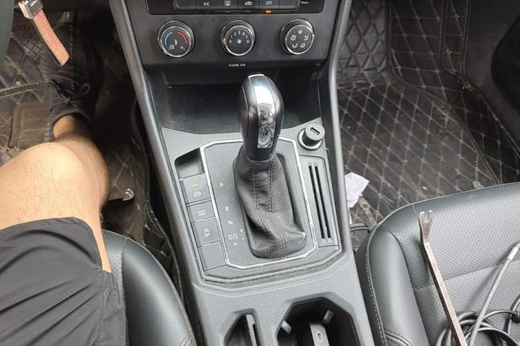 Used Volkswagen Lavida 2019 1.5L Automatic Comfort Edition China VI Standard Gear Lever