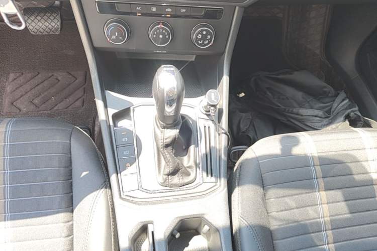 Used Volkswagen Lavida 2019 280TSI DSG Comfort Edition China VI standard Gear Lever