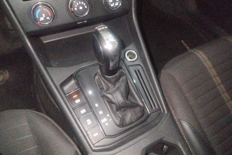 Used Volkswagen Lavida 2019 280TSI DSG Comfort Edition China VI standard Gear Lever