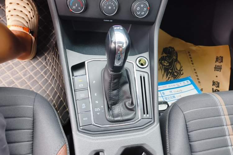 Used Volkswagen Lavida 2019 280TSI DSG Comfort Edition China VI standard Gear Lever