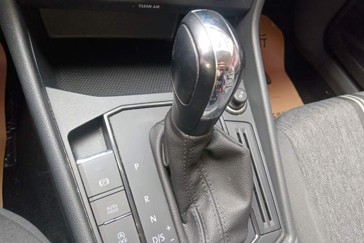 Used Volkswagen Lavida 2019 1.5L Automatic Fashion Edition China VI Gear Lever