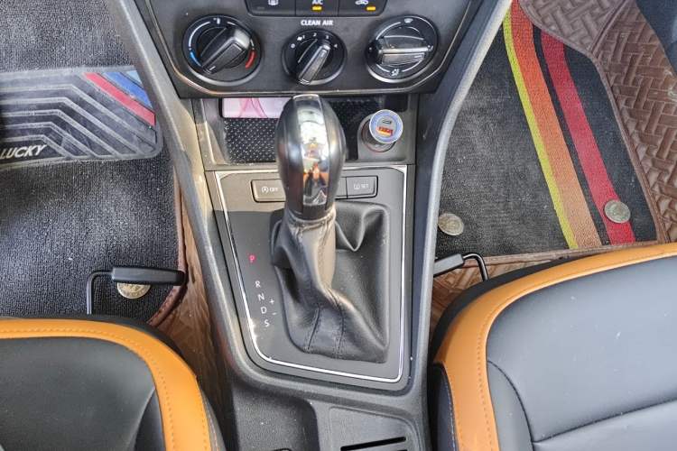 Used Volkswagen Lavida 2019 Lavida Start 1.5L Automatic Comfort Edition China VI Standard Gear Lever