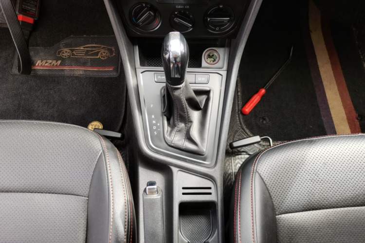 Used Volkswagen Lavida 2019 Lavida Start 1.5L Automatic Trendy Version China VI Standard Gear Lever