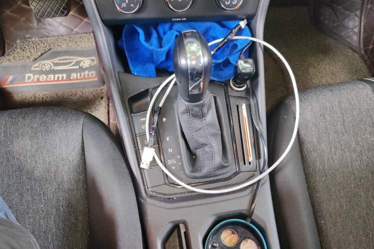 Used Volkswagen Lavida 2019 1.5L Automatic Fashion Edition China VI Gear Lever